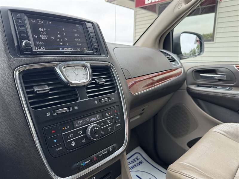 2013 Chrysler Town & Country Limited - Photo 19 - Lexington, NE 68850
