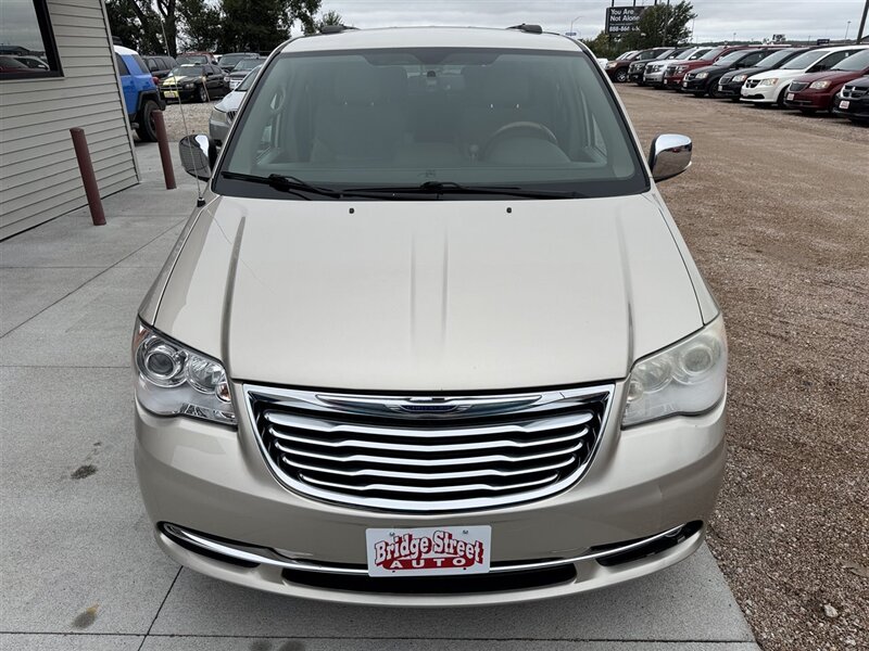 2013 Chrysler Town & Country Limited - Photo 4 - Lexington, NE 68850