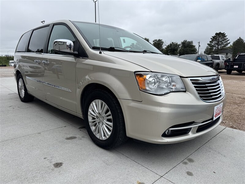 2013 Chrysler Town & Country Limited - Photo 2 - Lexington, NE 68850