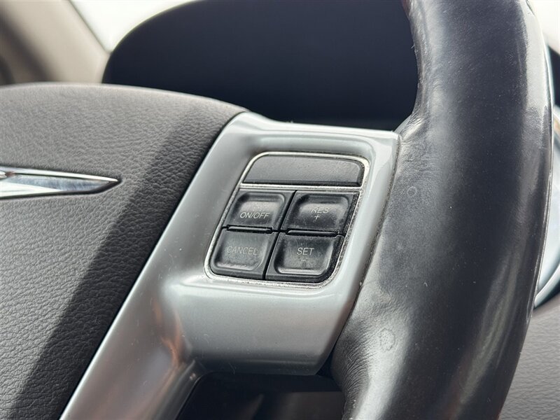 2013 Chrysler Town & Country Limited - Photo 12 - Lexington, NE 68850