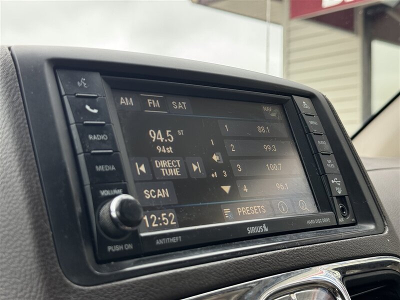 2013 Chrysler Town & Country Limited - Photo 16 - Lexington, NE 68850