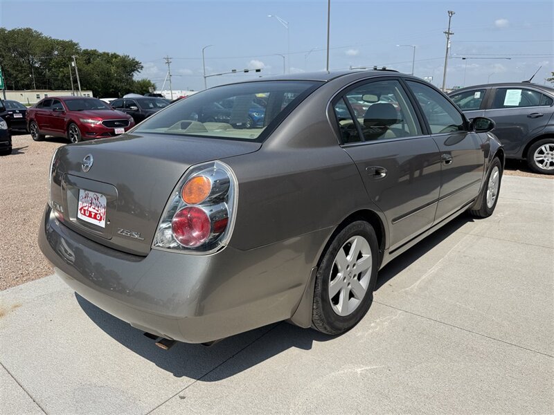 2004 Nissan Altima 2.5 SL - Photo 6 - Lexington, NE 68850