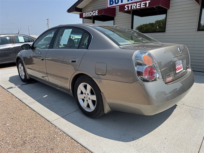 2004 Nissan Altima 2.5 SL - Photo 8 - Lexington, NE 68850