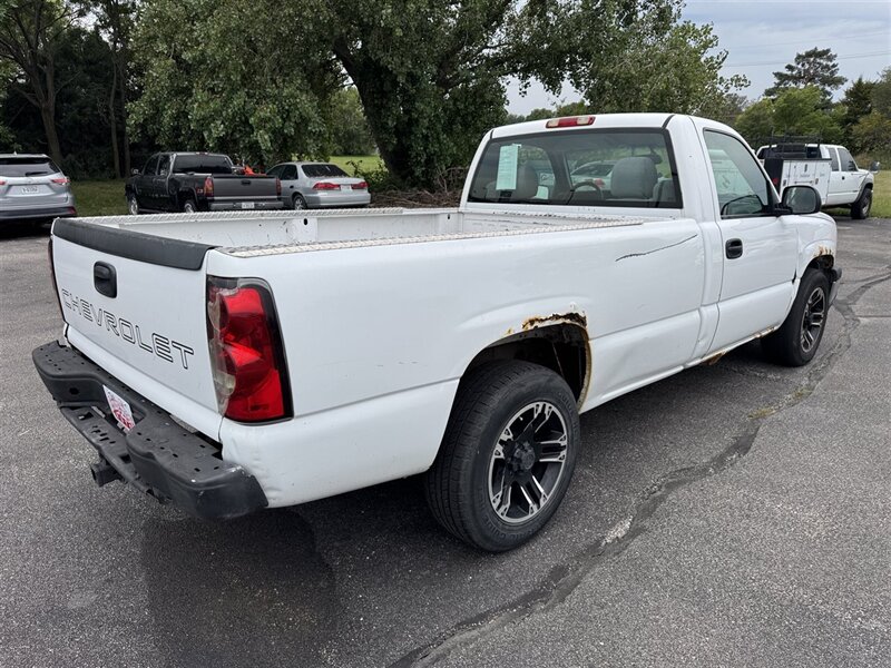 2007 Chevrolet Silverado 1500 Classic Work Truck - Photo 7 - Grand Island, NE 68801