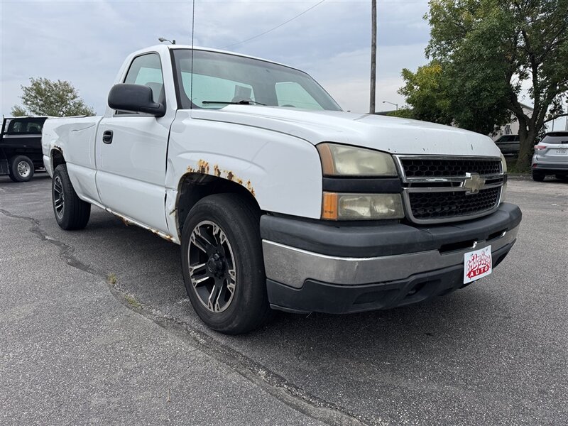 2007 Chevrolet Silverado 1500 Classic Work Truck - Photo 2 - Grand Island, NE 68801