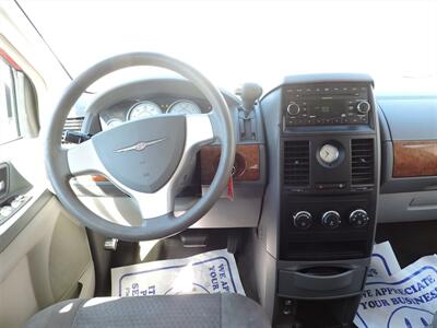 2008 Chrysler Town & Country LX   - Photo 11 - Grand Island, NE 68801