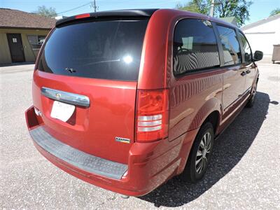 2008 Chrysler Town & Country LX   - Photo 5 - Grand Island, NE 68801