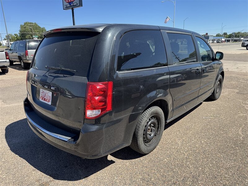 2012 Chrysler Town & Country Limited - Photo 6 - North Platte, NE 69101