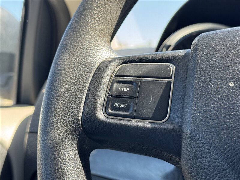 2012 Chrysler Town & Country Limited - Photo 11 - North Platte, NE 69101