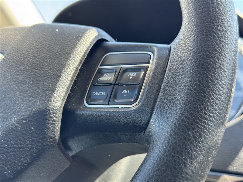2012 Chrysler Town & Country Limited - Photo 12 - North Platte, NE 69101