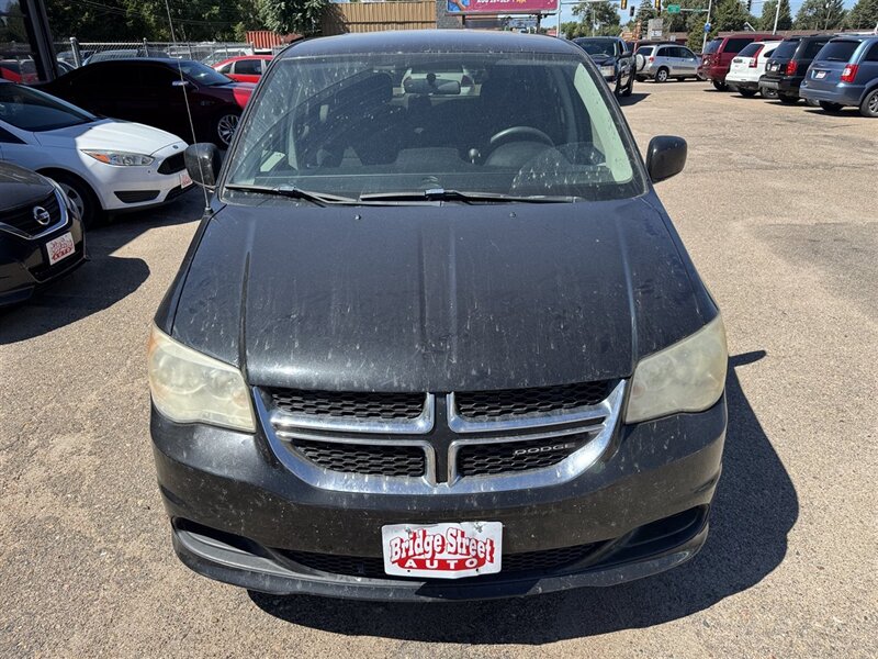 2012 Chrysler Town & Country Limited - Photo 4 - North Platte, NE 69101