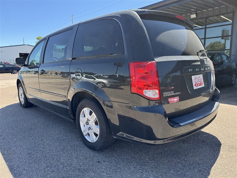 2012 Chrysler Town & Country Limited - Photo 8 - North Platte, NE 69101