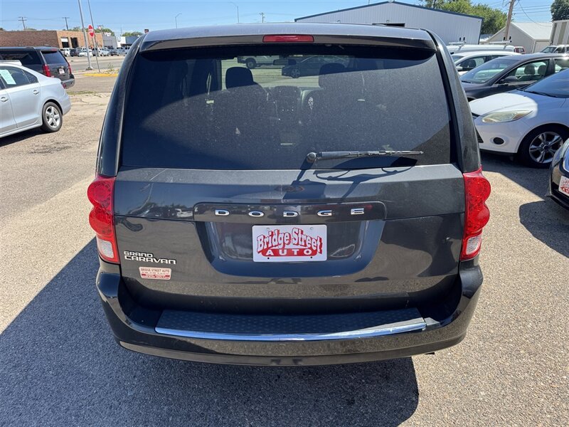 2012 Chrysler Town & Country Limited - Photo 7 - North Platte, NE 69101