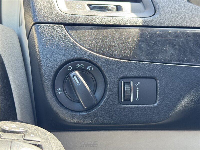 2012 Chrysler Town & Country Limited - Photo 14 - North Platte, NE 69101
