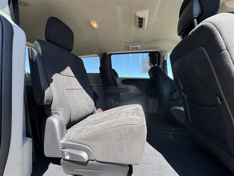 2012 Chrysler Town & Country Limited - Photo 9 - North Platte, NE 69101