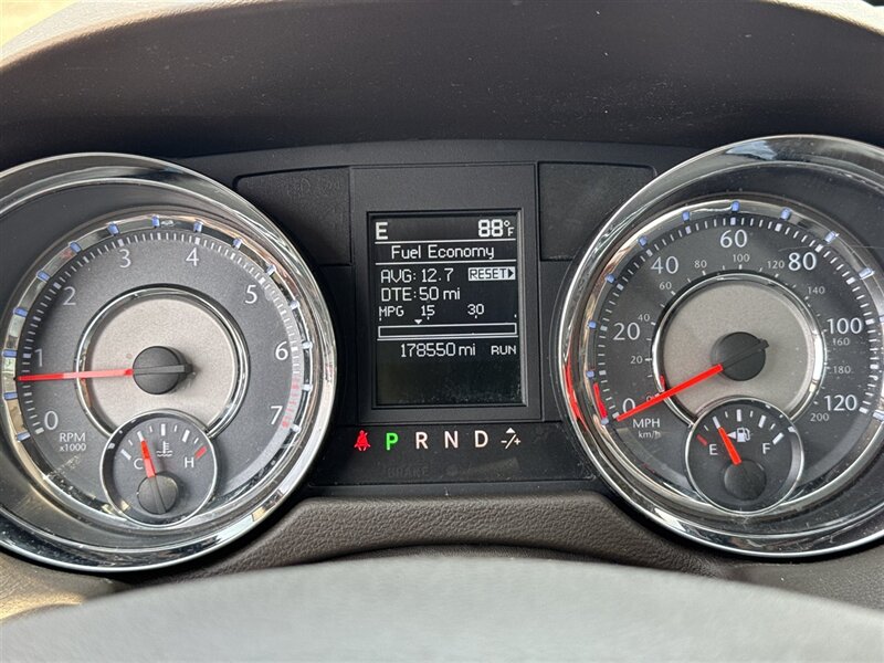 2012 Chrysler Town & Country Limited - Photo 13 - North Platte, NE 69101