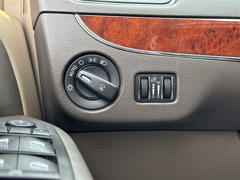 2012 Chrysler Town & Country Limited - Photo 14 - North Platte, NE 69101