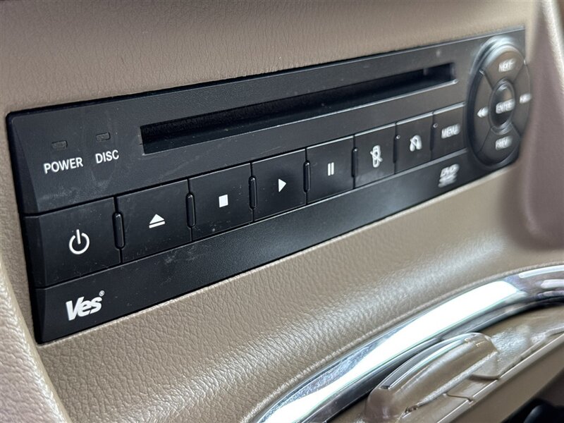 2012 Chrysler Town & Country Limited - Photo 17 - North Platte, NE 69101