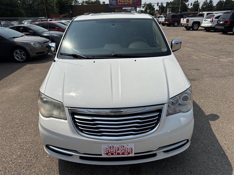 2012 Chrysler Town & Country Limited - Photo 4 - North Platte, NE 69101