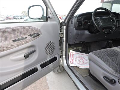 2001 Dodge Ram 1500 SLT   - Photo 12 - Lexington, NE 68850