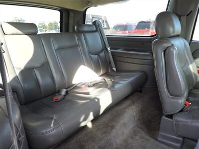 2005 GMC Yukon Denali   - Photo 12 - North Platte, NE 69101