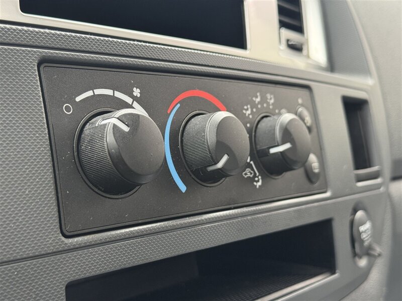 2007 Dodge Ram 1500 SLT - Photo 16 - Lexington, NE 68850