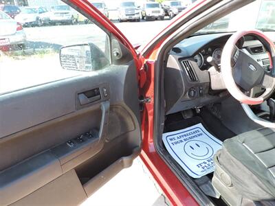2010 Ford Focus SE   - Photo 15 - Grand Island, NE 68801