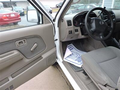 2002 Nissan Frontier XE - Photo 12 - Grand Island, NE 68801