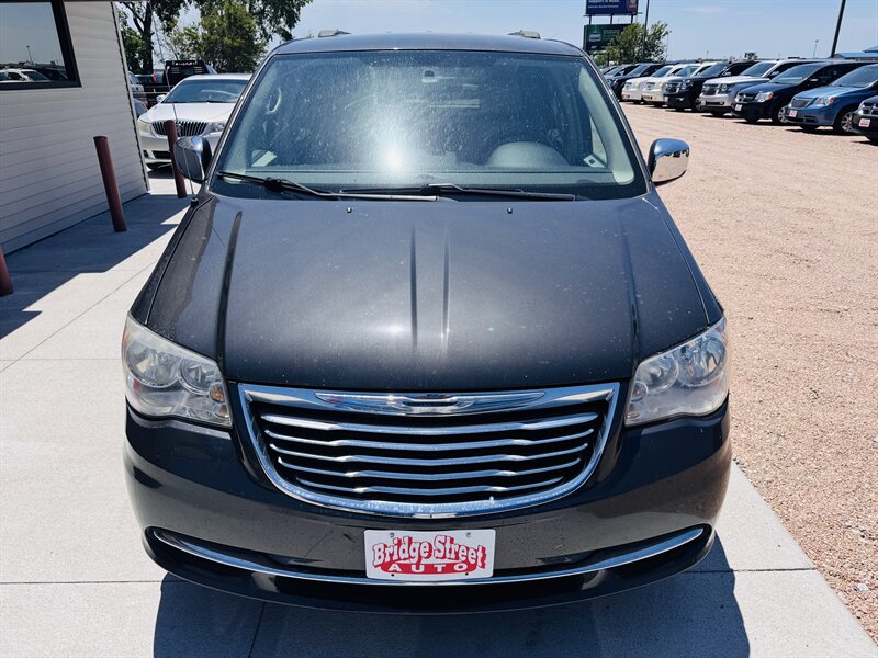 2011 Chrysler Town & Country Touring-L - Photo 5 - Lexington, NE 68850