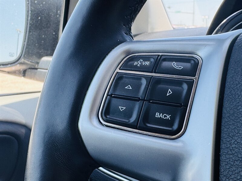 2011 Chrysler Town & Country Touring-L - Photo 13 - Lexington, NE 68850