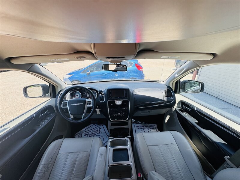2011 Chrysler Town & Country Touring-L - Photo 10 - Lexington, NE 68850