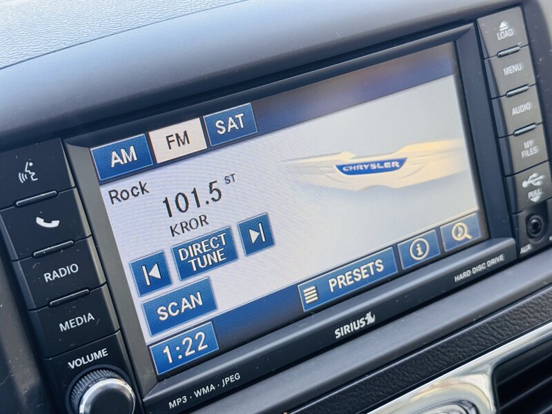 2011 Chrysler Town & Country Touring-L - Photo 19 - Lexington, NE 68850
