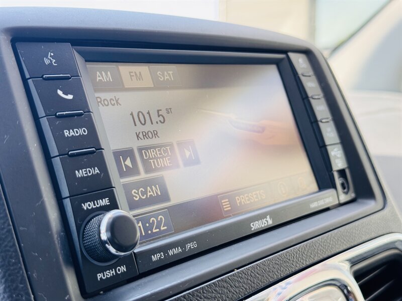 2011 Chrysler Town & Country Touring-L - Photo 16 - Lexington, NE 68850