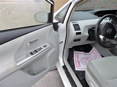 2014 Toyota Prius v Two   - Photo 15 - Kearney, NE 68847