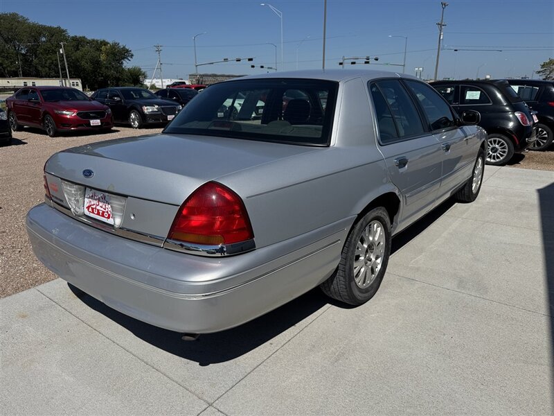 2003 Ford Crown Victoria LX - Photo 6 - Lexington, NE 68850