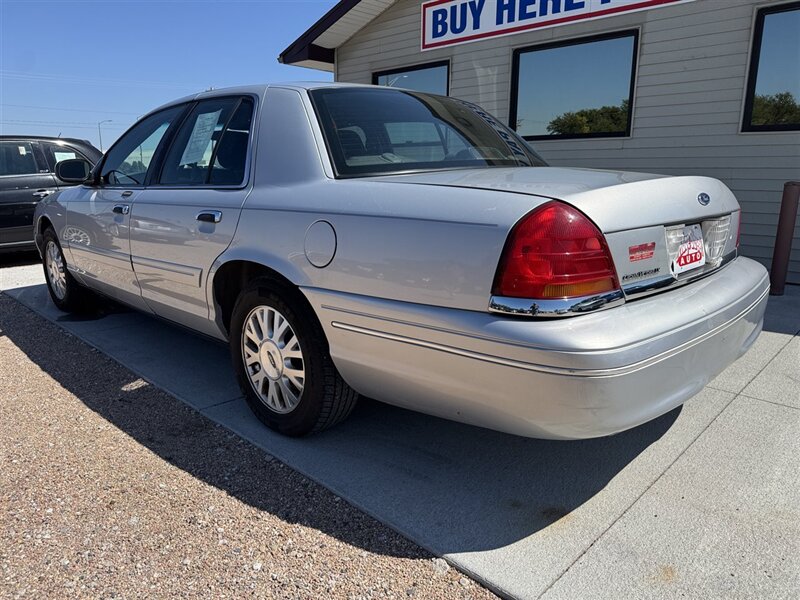 2003 Ford Crown Victoria LX - Photo 8 - Lexington, NE 68850