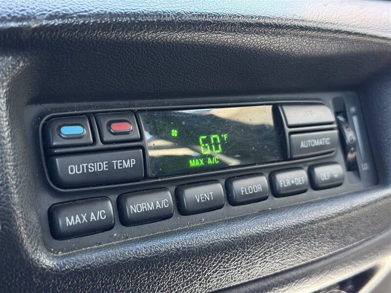 2003 Ford Crown Victoria LX - Photo 17 - Lexington, NE 68850