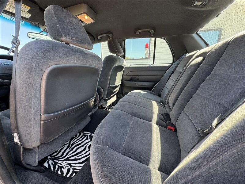2003 Ford Crown Victoria LX - Photo 9 - Lexington, NE 68850