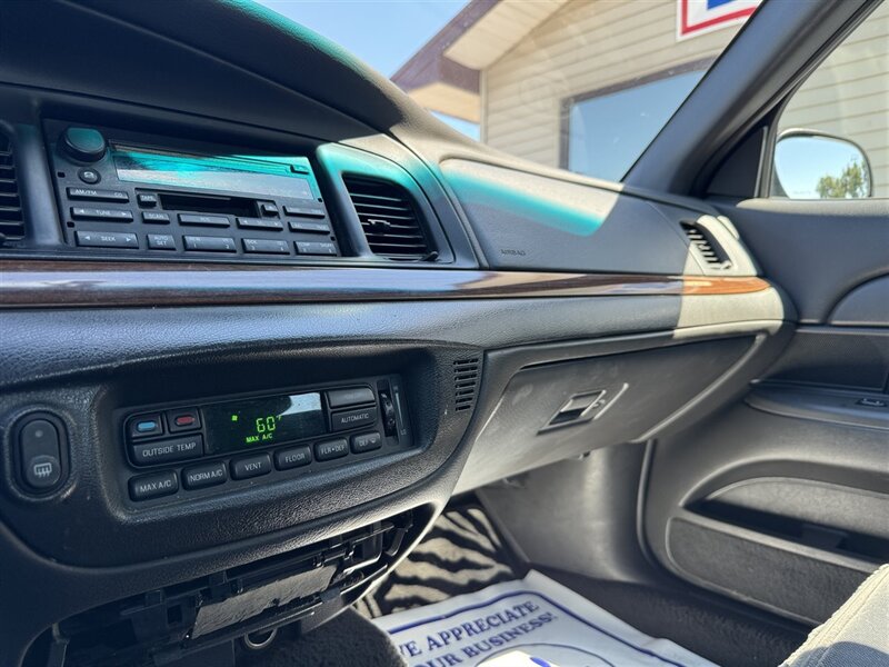 2003 Ford Crown Victoria LX - Photo 19 - Lexington, NE 68850