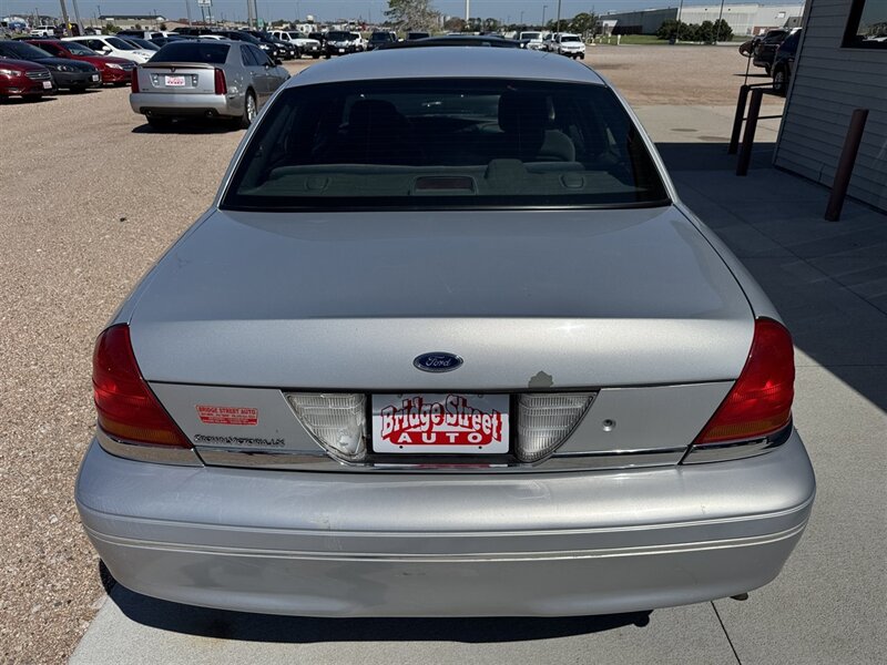 2003 Ford Crown Victoria LX - Photo 7 - Lexington, NE 68850