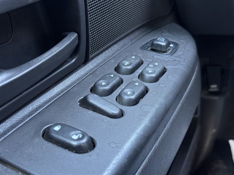 2003 Ford Crown Victoria LX - Photo 16 - Lexington, NE 68850