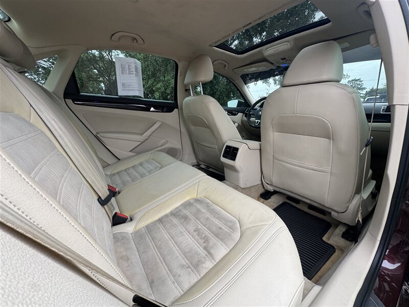 2014 Volkswagen Passat 3.6L V6 SEL Premium - Photo 8 - Grand Island, NE 68801