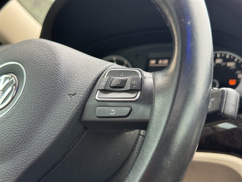 2014 Volkswagen Passat 3.6L V6 SEL Premium - Photo 11 - Grand Island, NE 68801