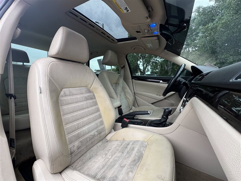 2014 Volkswagen Passat 3.6L V6 SEL Premium - Photo 9 - Grand Island, NE 68801