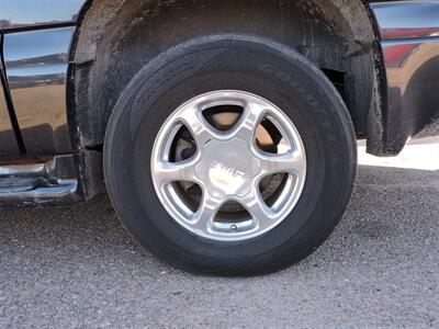 2003 GMC Yukon Denali - Photo 8 - North Platte, NE 69101