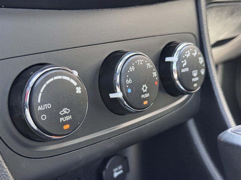 2013 Dodge Avenger R/T - Photo 16 - Lexington, NE 68850