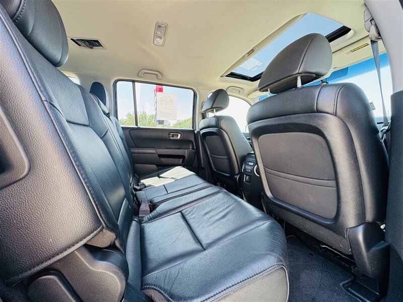 2012 Honda Pilot EX-L w/Navi - Photo 9 - Lexington, NE 68850