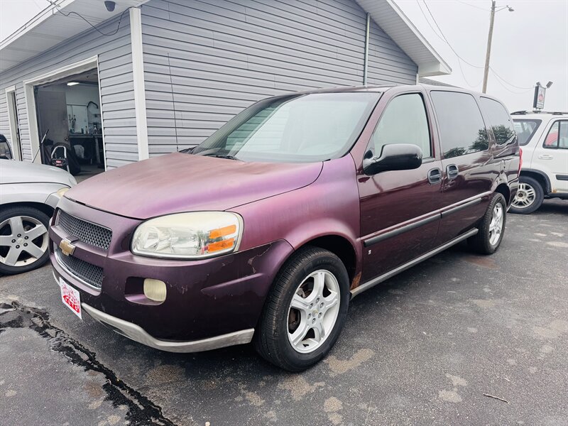 2008 Chevrolet Uplander LS - Photo 2 - Grand Island, NE 68801