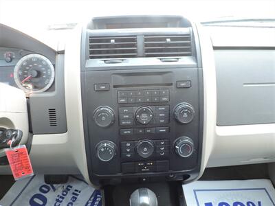 2009 Ford Escape XLS   - Photo 17 - Lexington, NE 68850