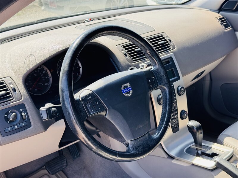 2007 Volvo S40 2.4i - Photo 4 - Lexington, NE 68850